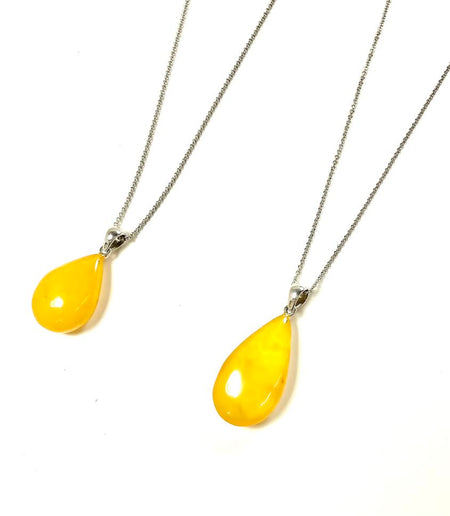 Carved Amber Barrel and Biwa Stick Pearl Necklace