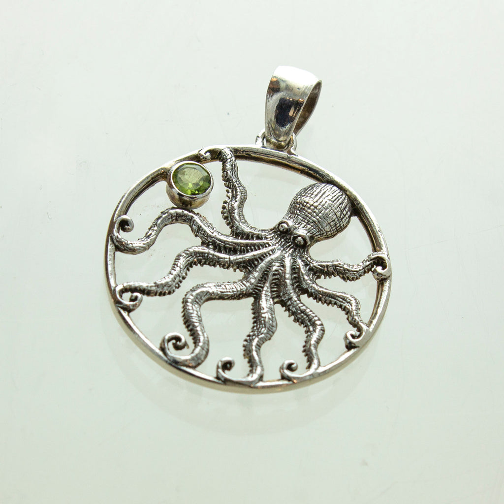 SS Circular Octopus & Peridot Pendant